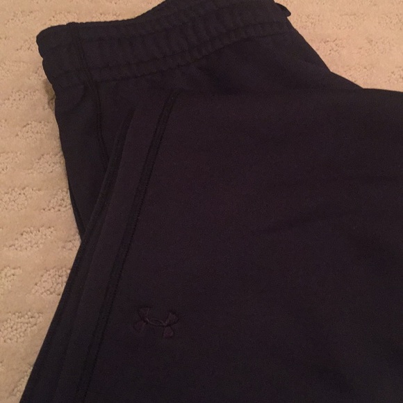 🎉 Woman’s XS or youth xl semi fitted Under Armour - Picture 8 of 8